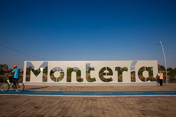 Letrero de Montería en un parque de la ciudad